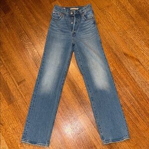 Levi’s Ribcage Straight Ankle Jeans - 23